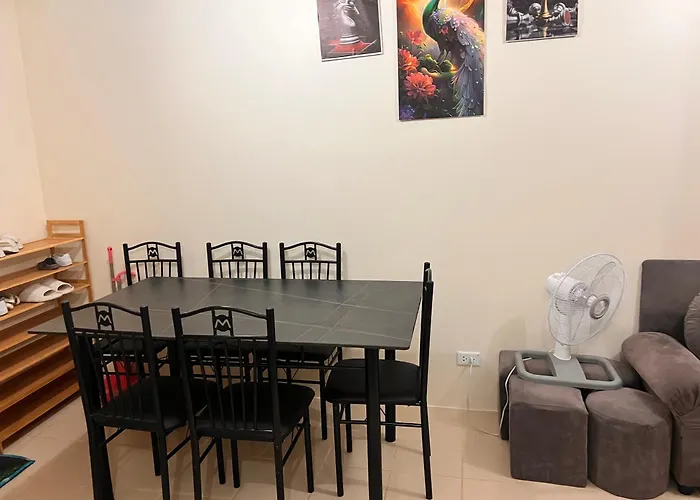 Bedspacers Homestay *